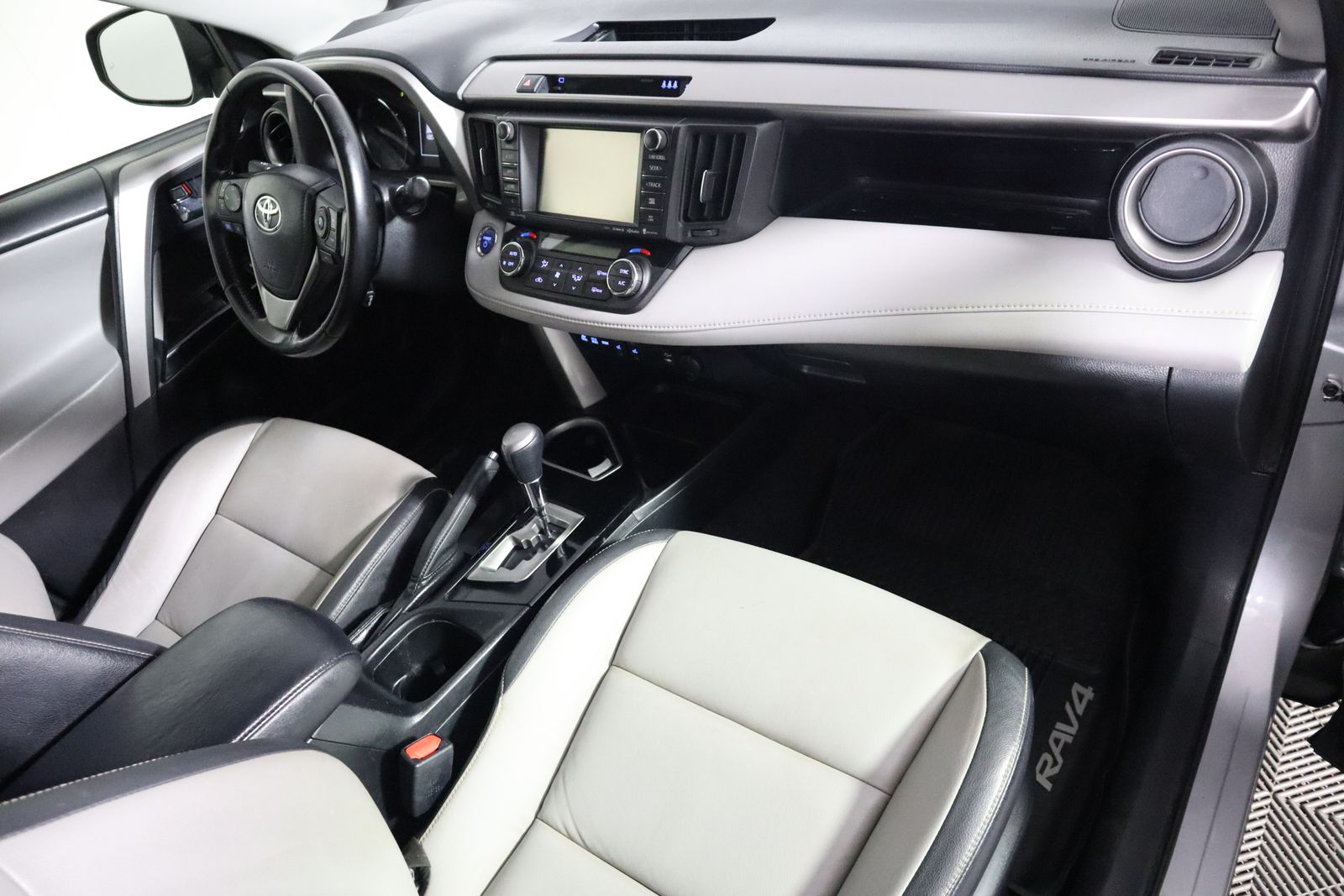 2017 Toyota RAV4 Hybrid Limited photo