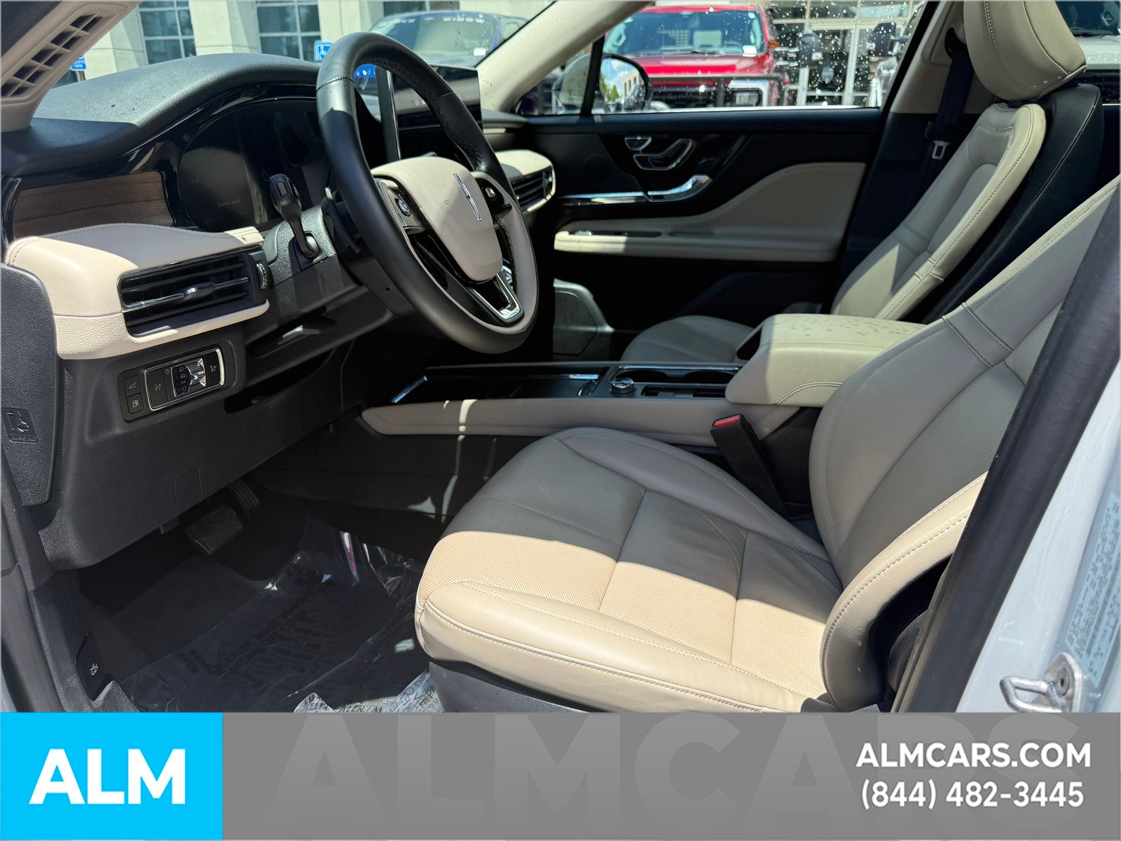 Used 2025 White Lincoln Grand Touring image 11