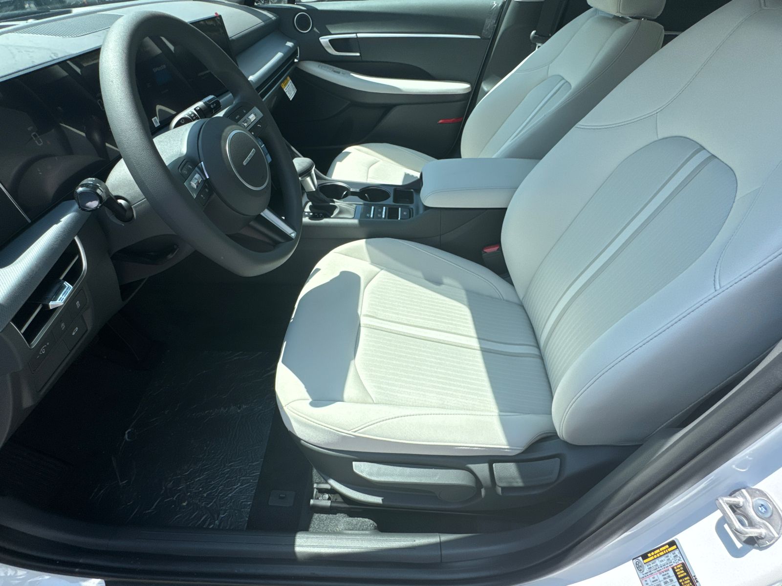 2025 Hyundai Sonata SE photo 9