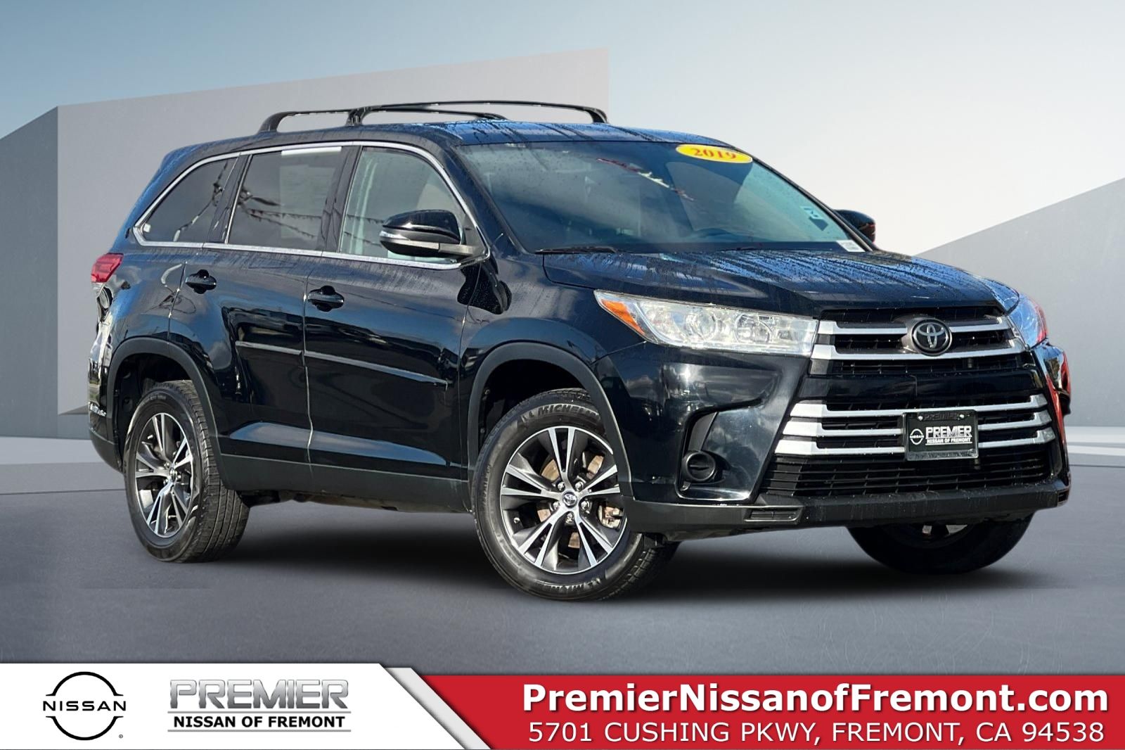 Midnight Black Metallic 2019 Toyota Highlander SUV / Crossover Front-Wheel Drive 8-Speed Automatic