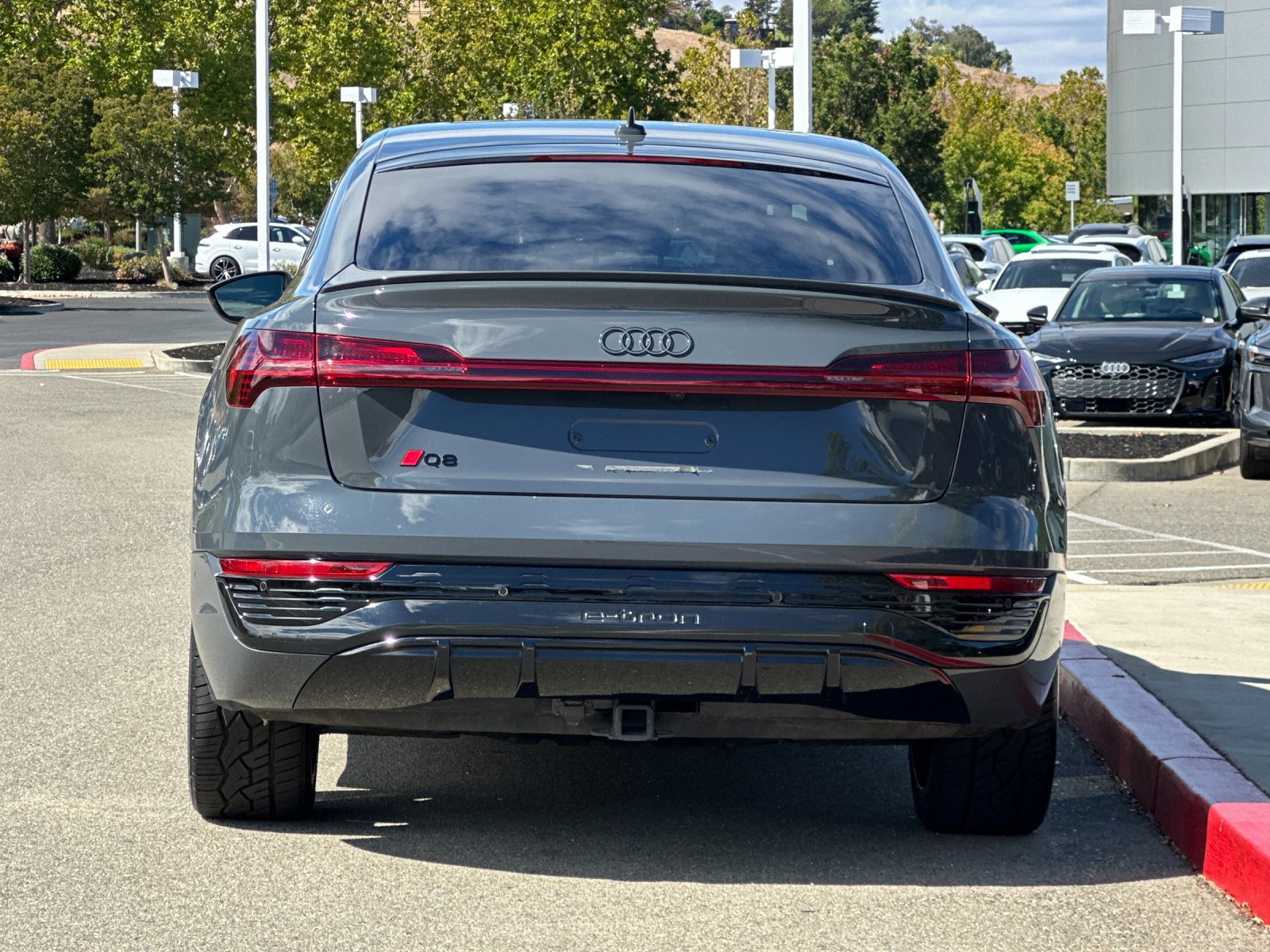 2024 Audi Q8 Sportback e-tron Prestige — foto completa 5 de 29