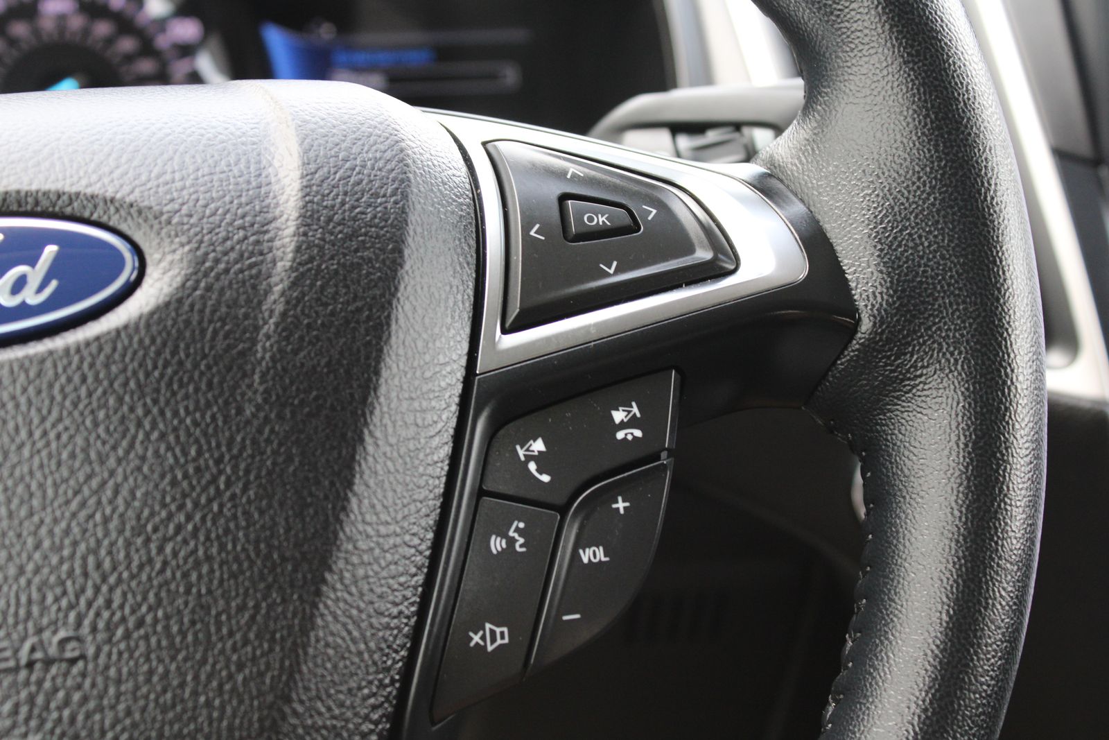 Used 2023 Silver Ford SEL image 15