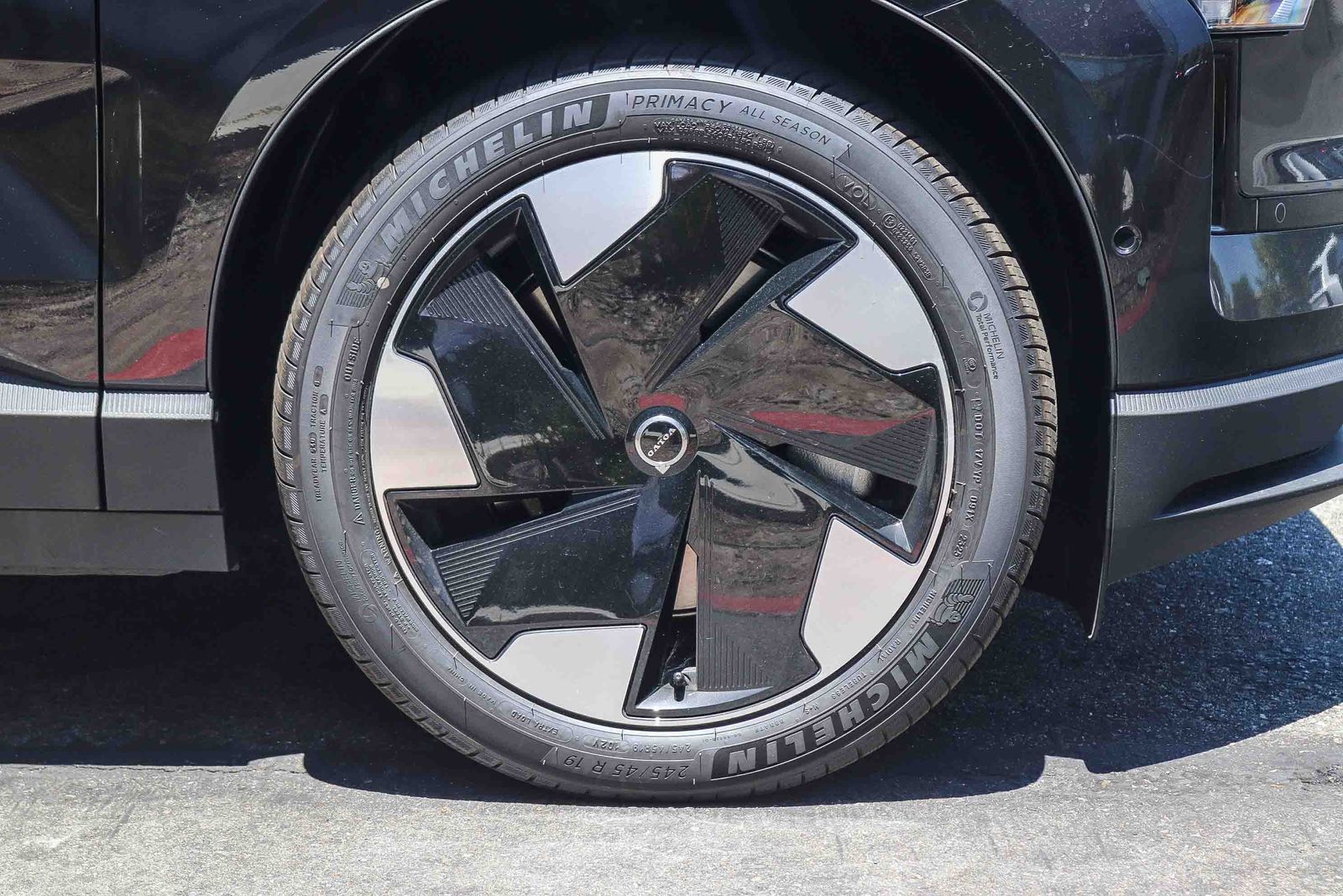2026 Volvo EX30 Ultra - Photo 8