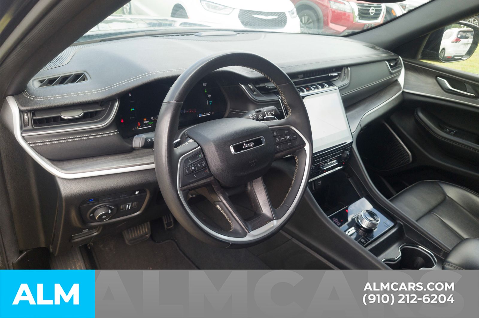 Used 2024 Pearlcoat Jeep 4xe image 5