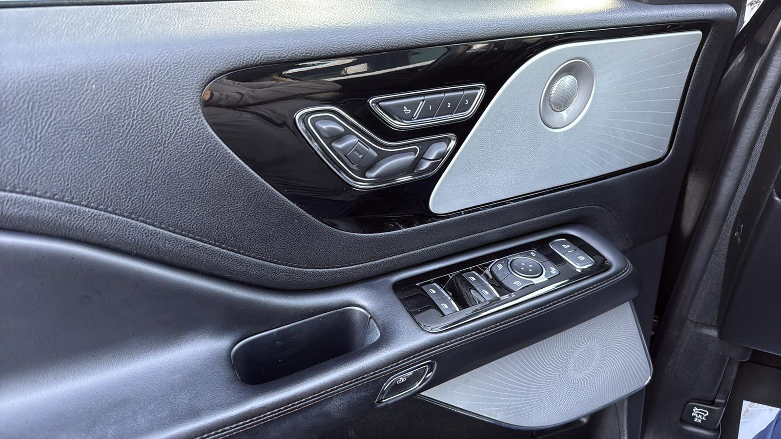 Used Car 2023 Lincoln Aviator  Reserve For Sale Under $50,000 In Austin, Texas