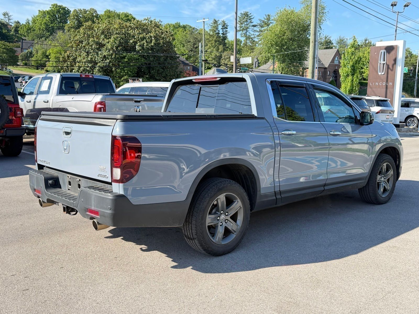 View vehicle photo 3