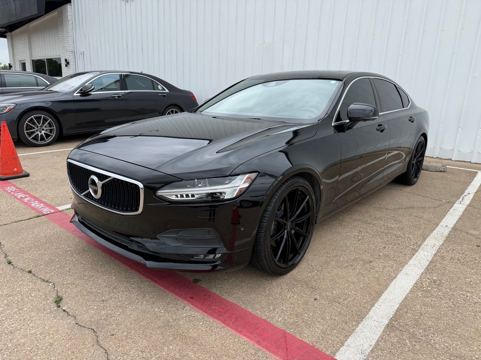 Onyx Black Metallic 2018 Volvo S90 T5 Momentum AWD Sedan All-Wheel Drive Automatic