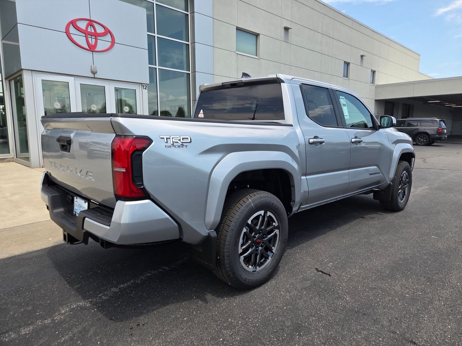 View vehicle photo 5