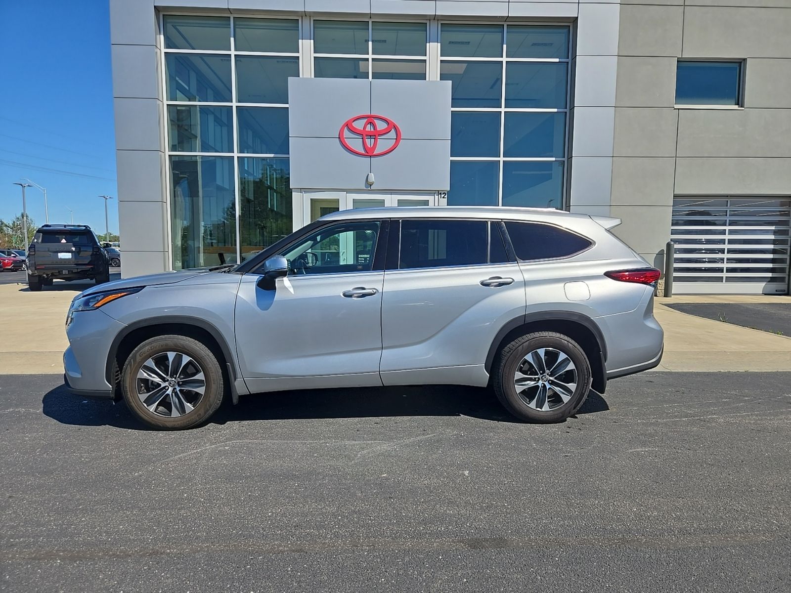 used 2020 Toyota Highlander car, priced at $29,705