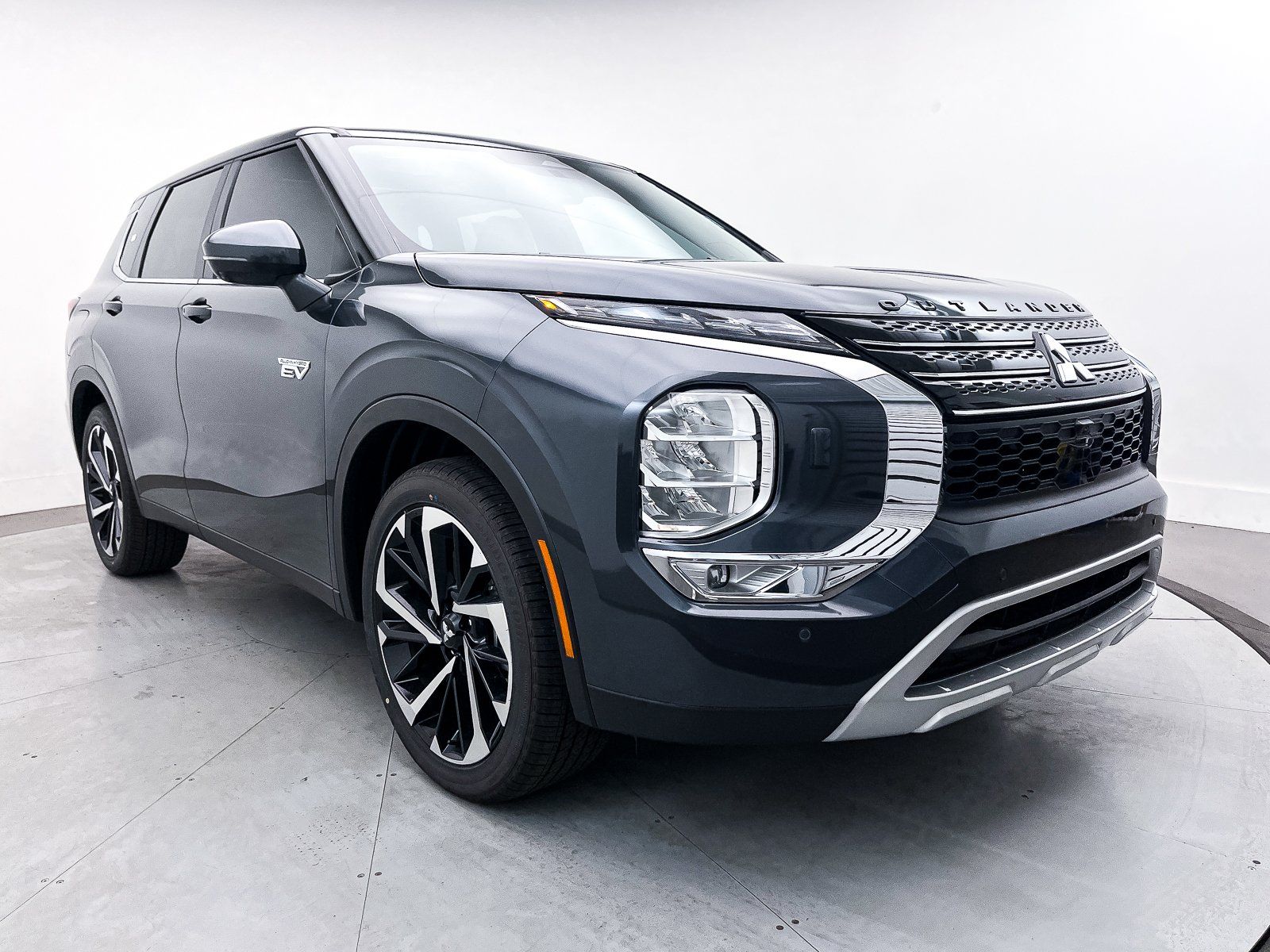 2025 Mitsubishi Outlander PHEV SE