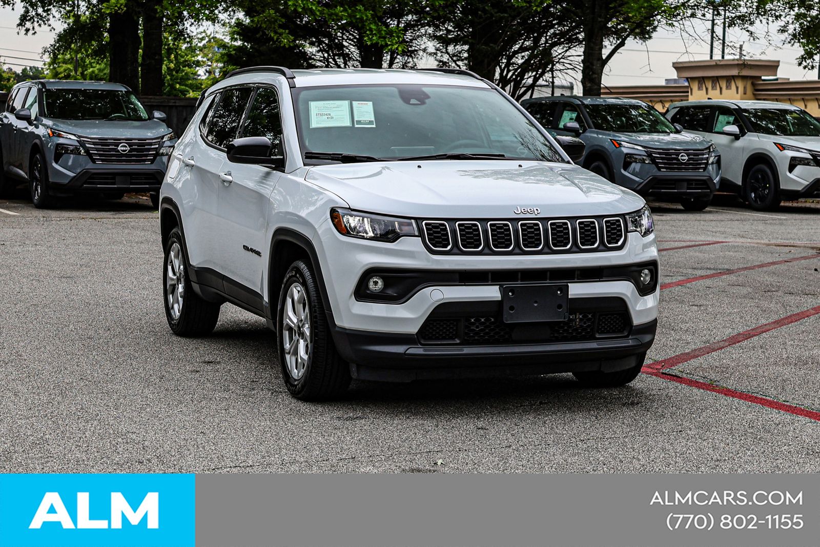 Used 2025 White Jeep Latitude image 5