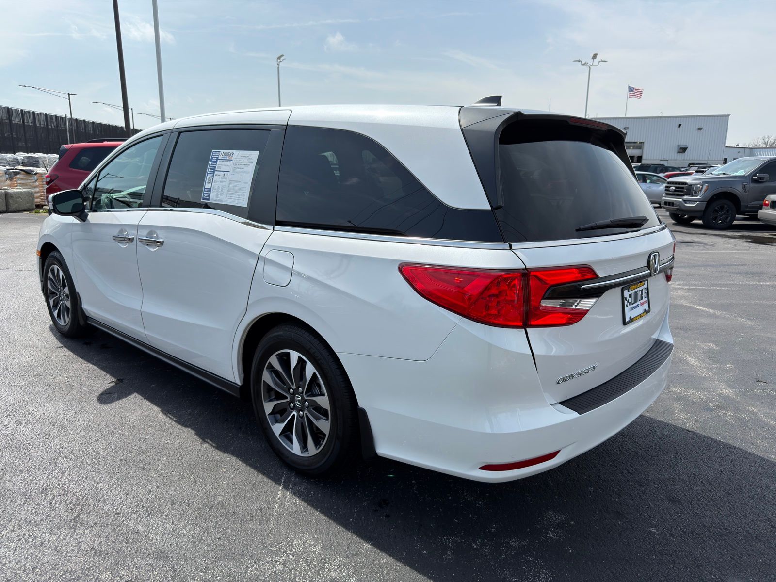 View vehicle photo 4