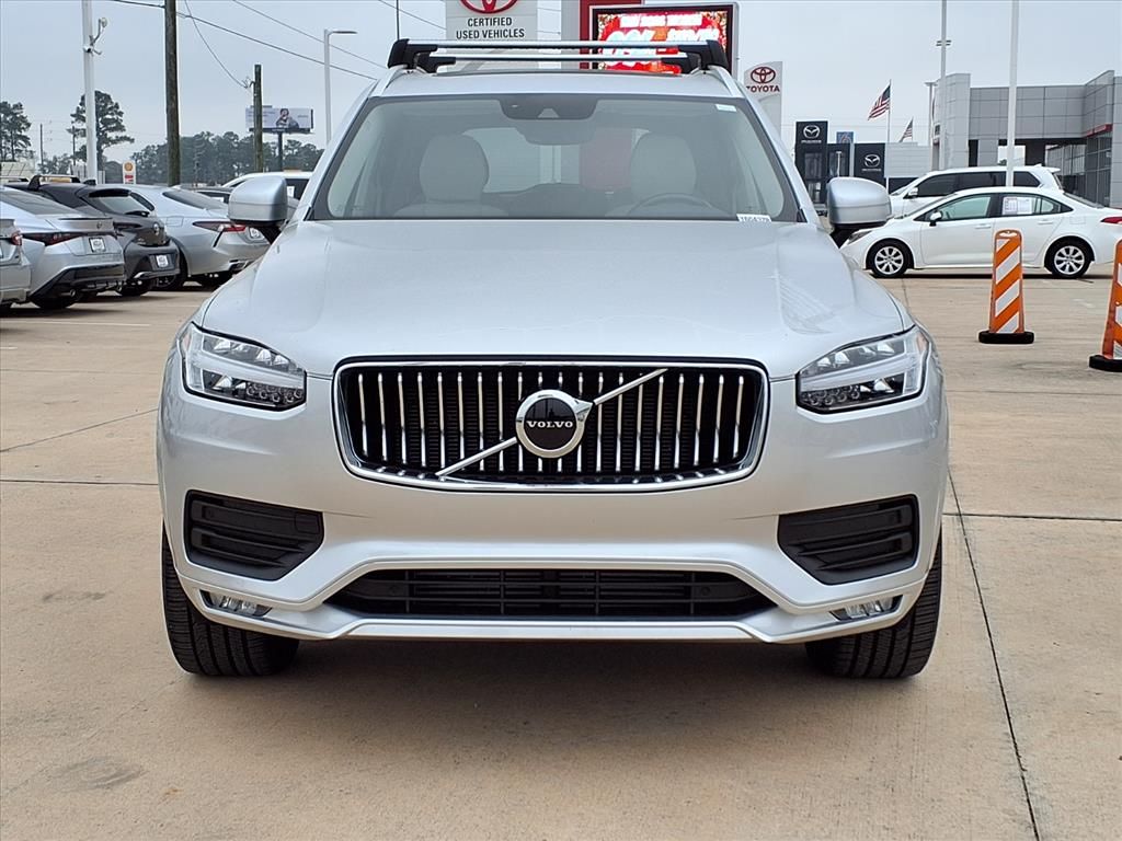 2022 Volvo XC90 T6 Momentum Silver at DeMontrond Auto Country