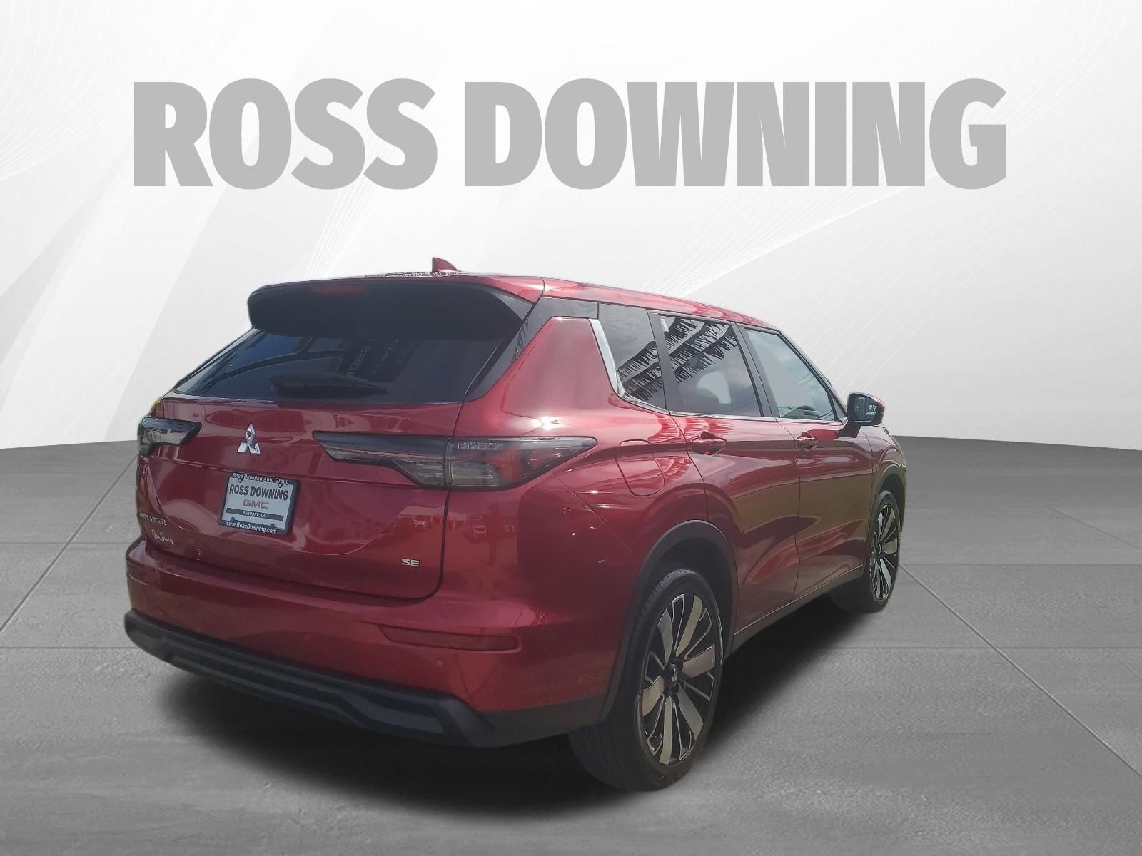 2025 Mitsubishi Outlander SE Red at Royal Nissan