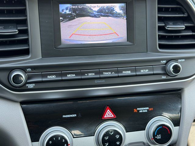 Used 2019 Machine Gray Hyundai SE image 24