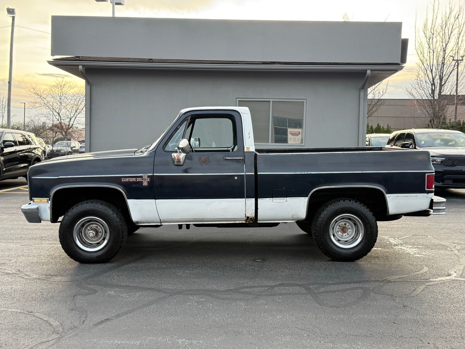 View vehicle photo 6