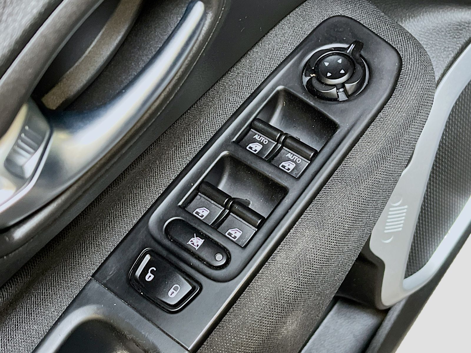 Used 2021 Black Jeep Latitude image 18