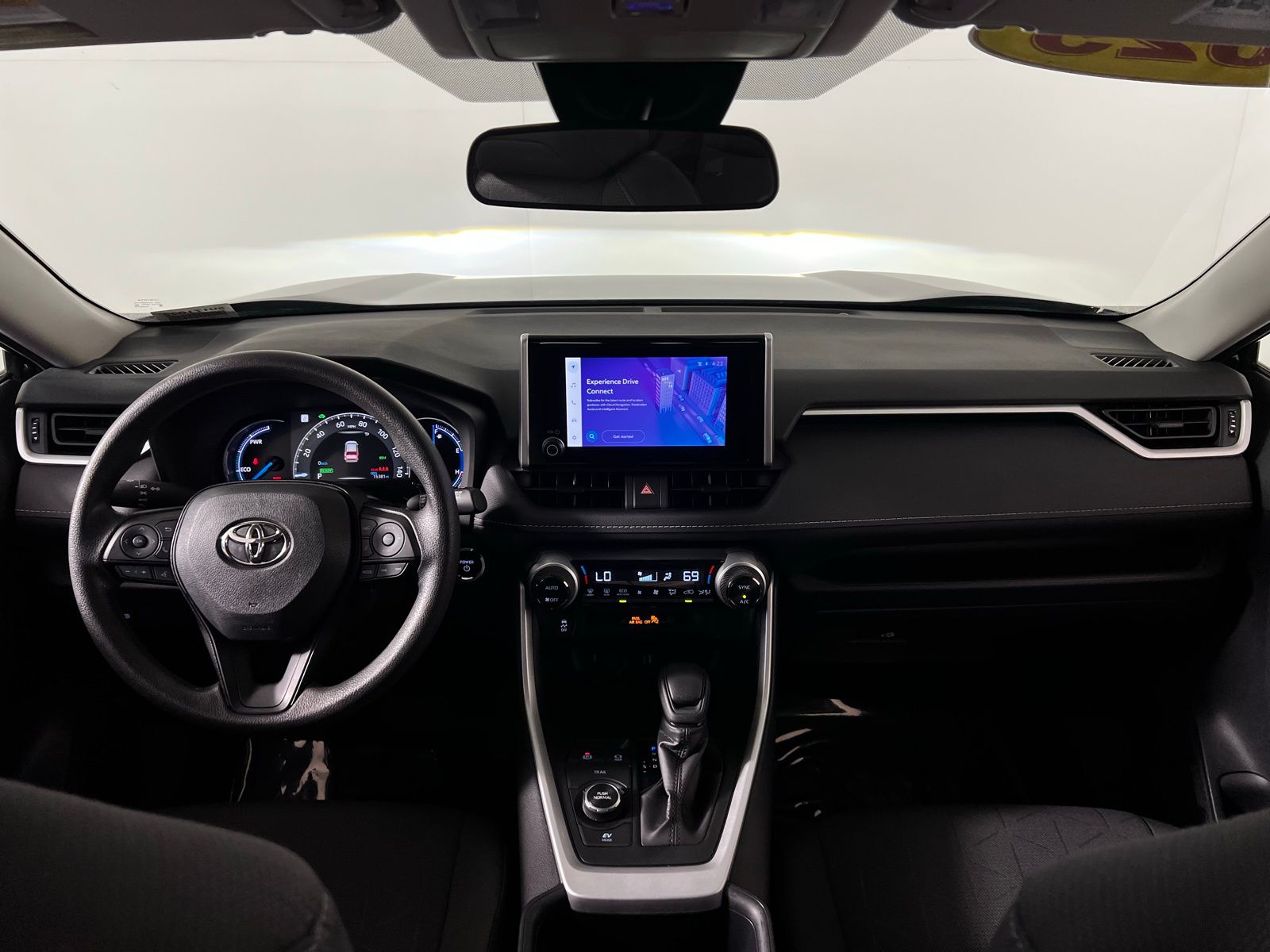 Thumbnail: 2025 Toyota RAV4 - 23