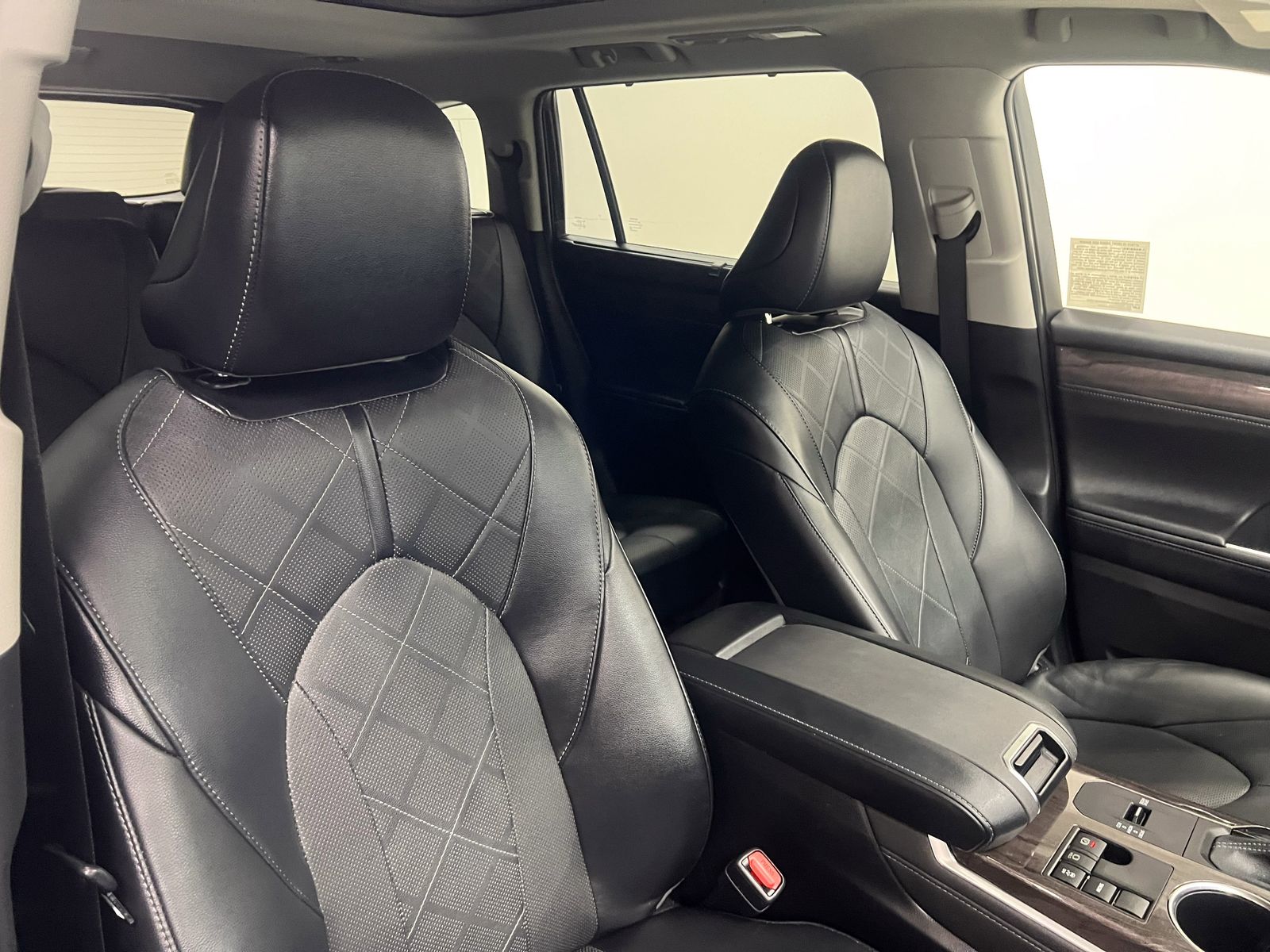 used 2023 Toyota Highlander car, priced at $39,388