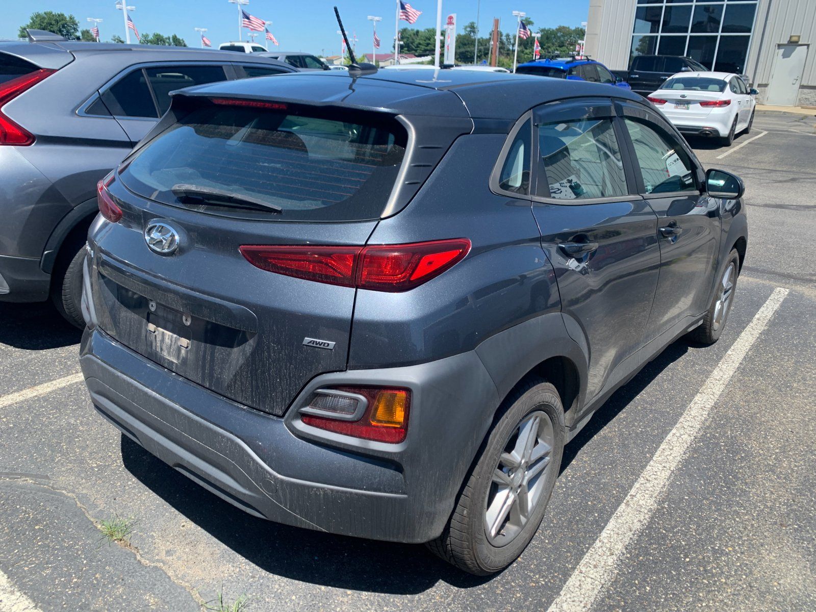 Used 2020 Gray Hyundai SE image 2