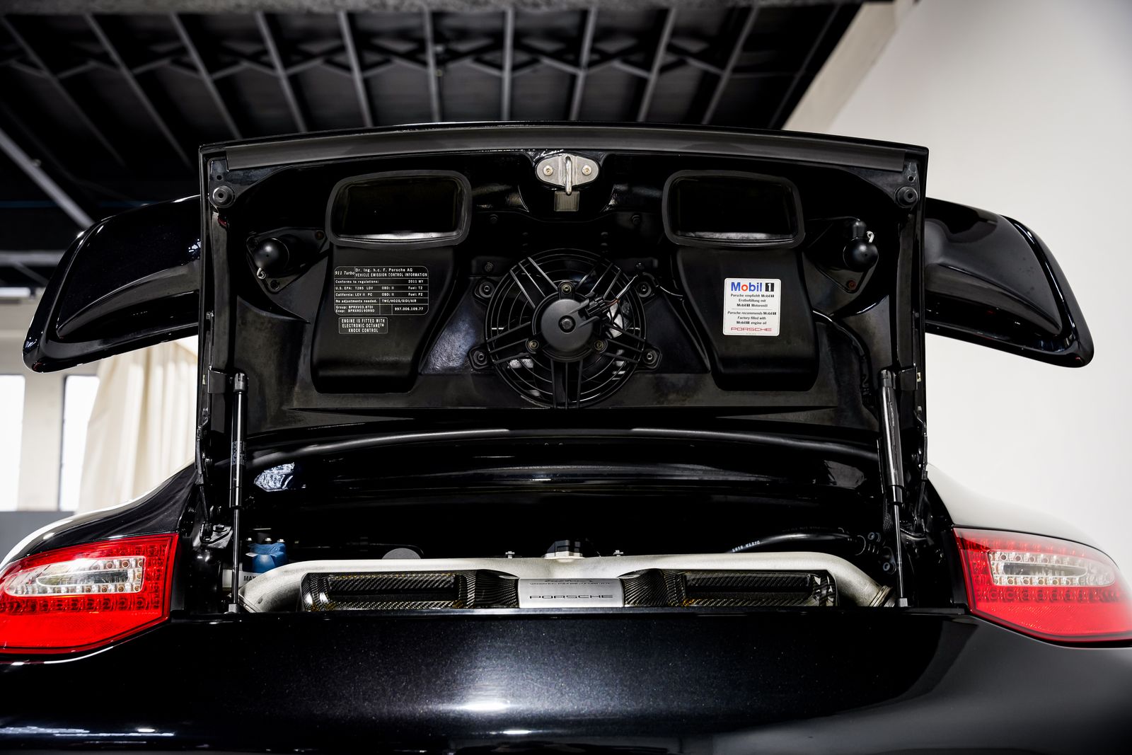 2011 Porsche 911 Turbo S — photo 43