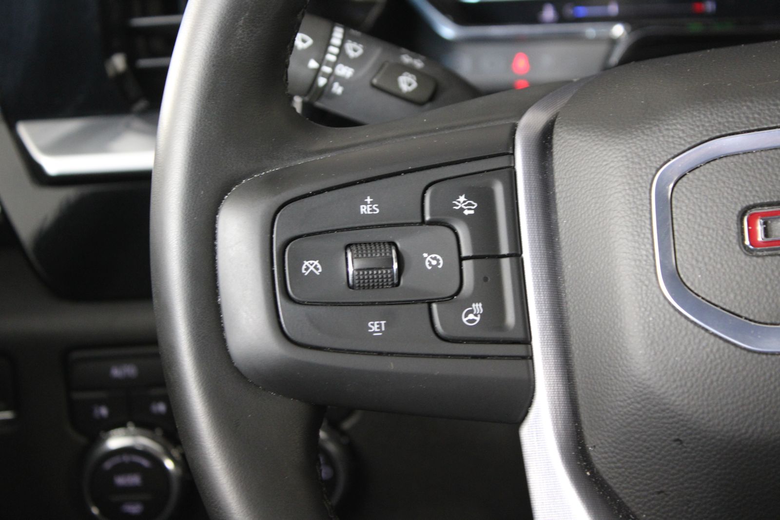 Used 2025 Silver GMC Elevation image 16