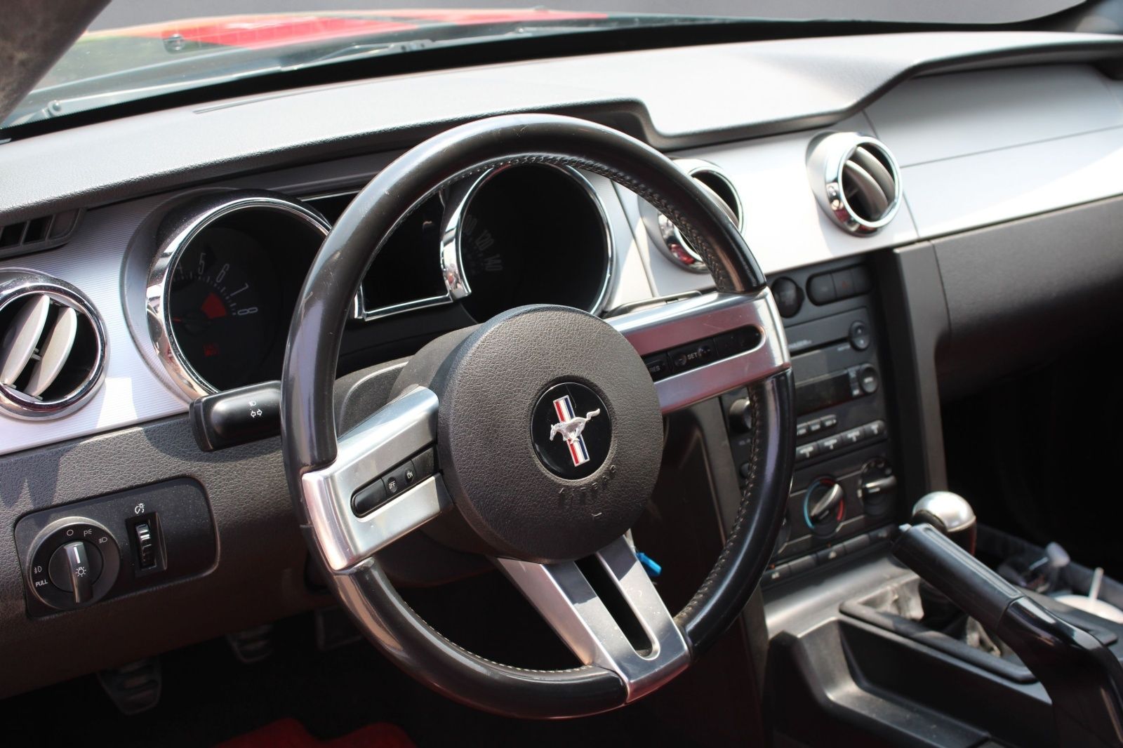 Used 2006 Black Ford GT Deluxe image 3