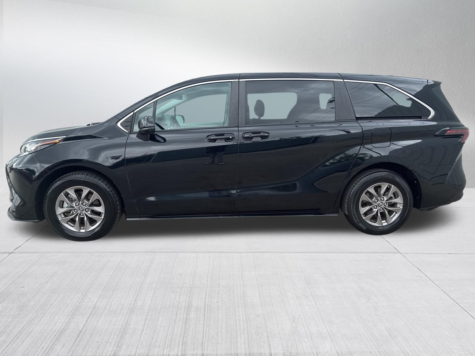 Used Car 2023 Toyota Sienna  Le For Sale Under $40,000 In Austin, Texas