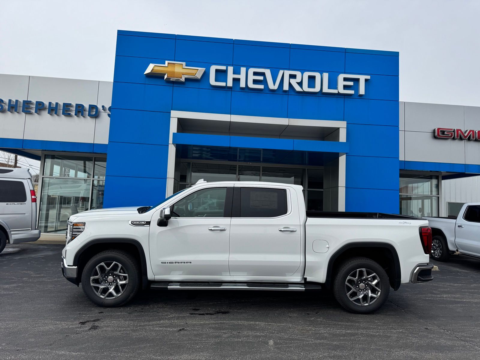 View vehicle photo 2