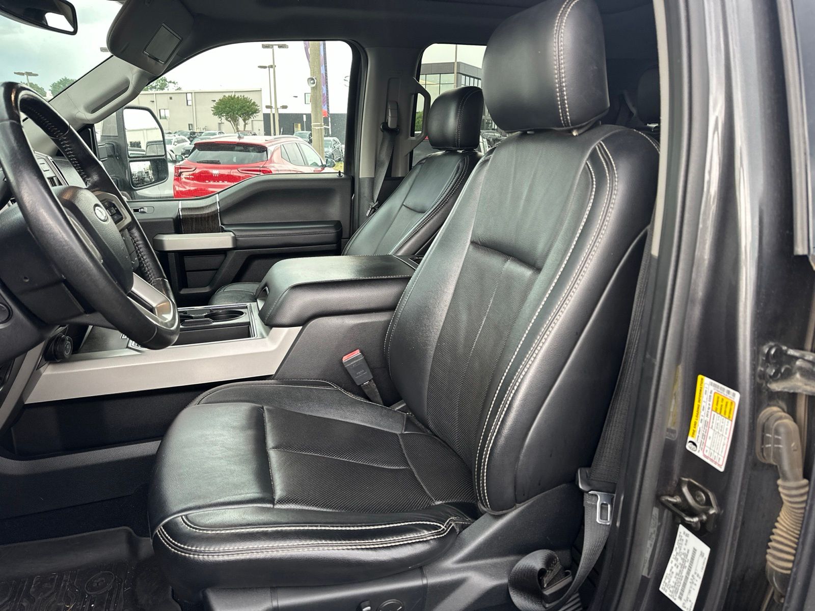 Used 2020 Magnetic Metallic Ford Lariat image 8