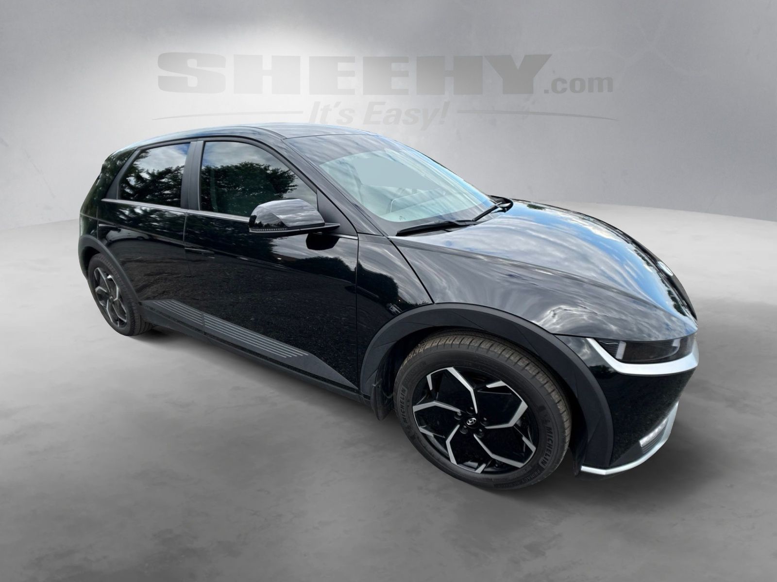 Used 2023 Black Hyundai SEL image 2