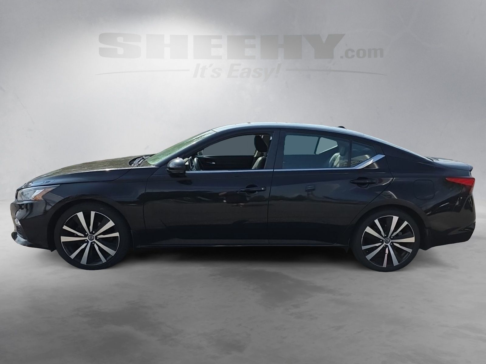 Used 2020 Black Nissan 2.5 SR image 15