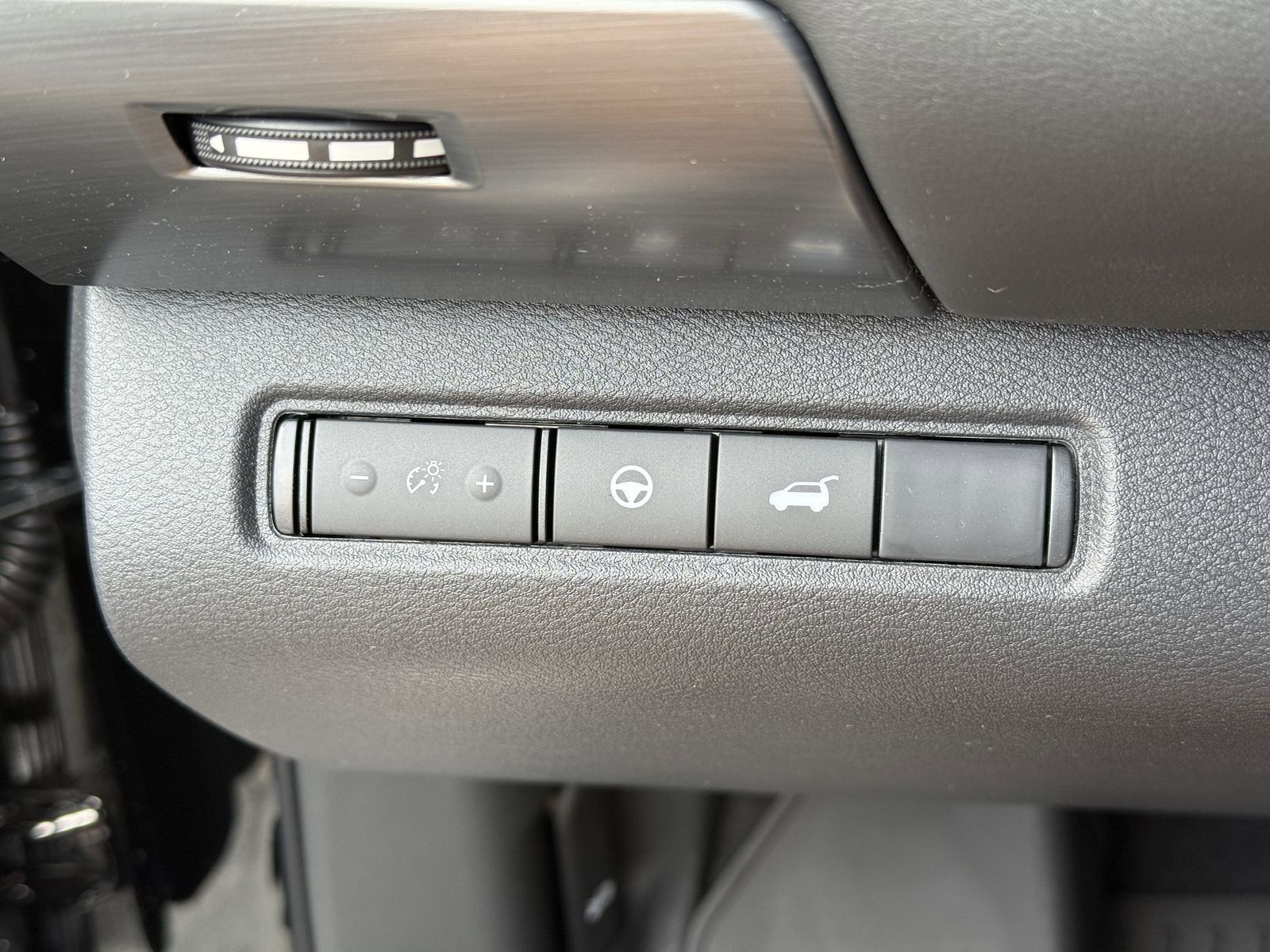 2025 Nissan Pathfinder SL photo 13