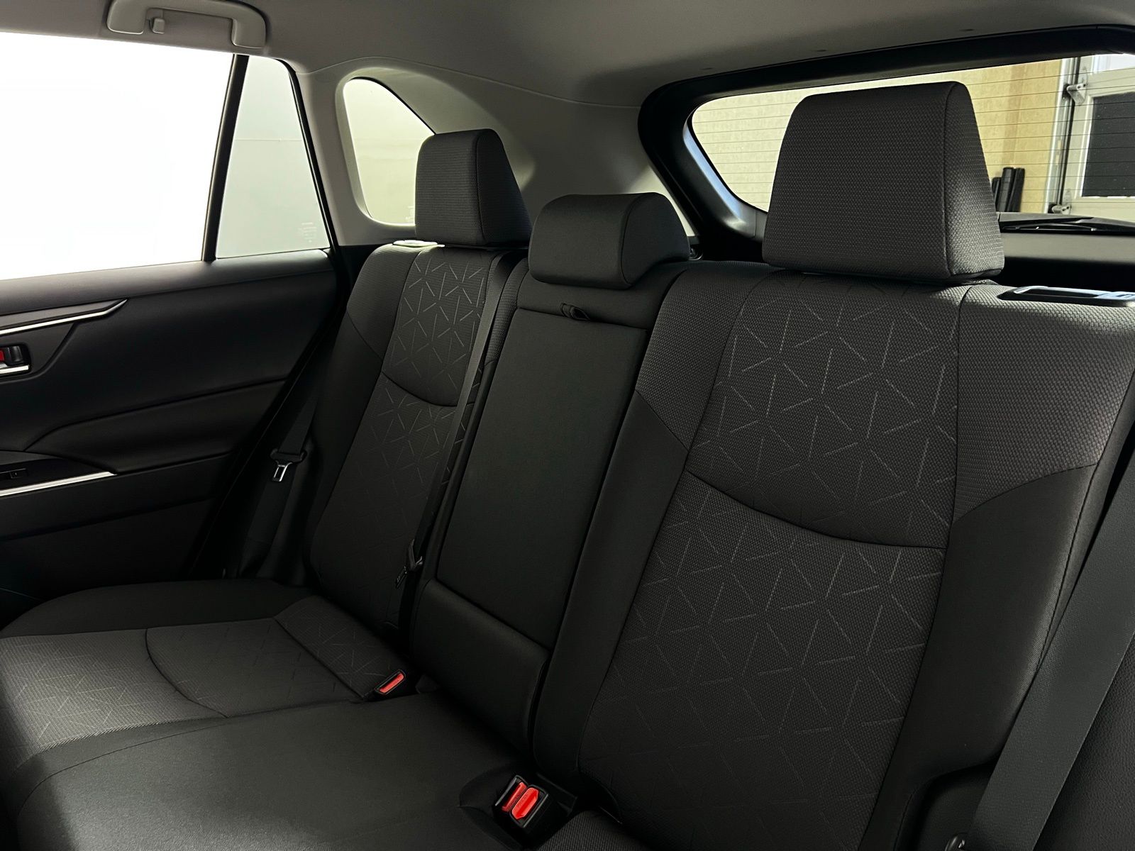 2025 Toyota RAV4 XLE 22