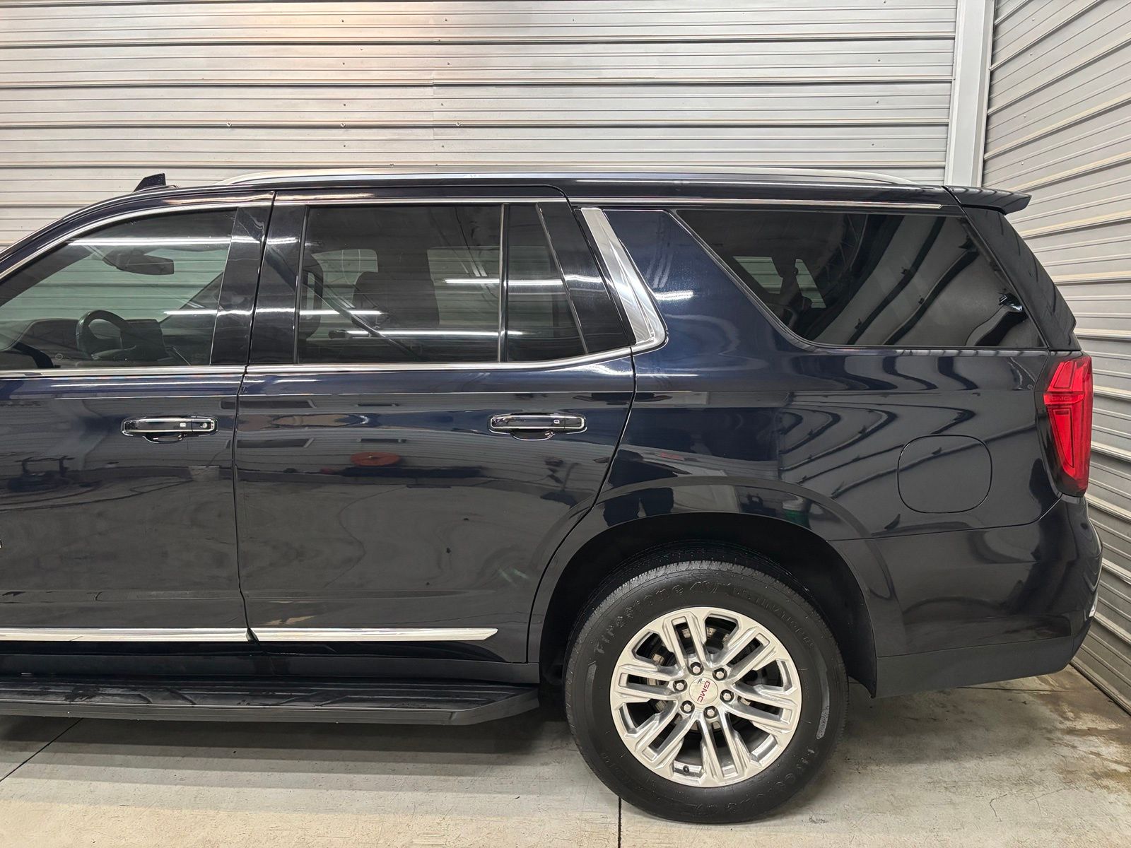 2021 GMC Yukon SLT - Image 5