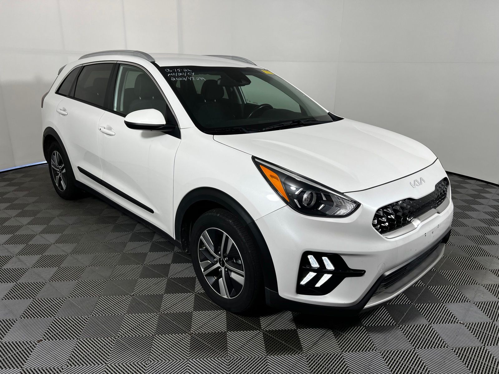 Thumbnail: 2022 Kia Niro - 3