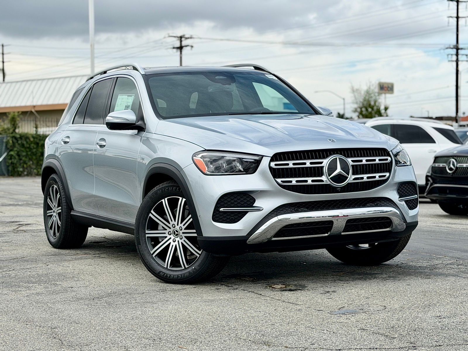 View vehicle photo 2