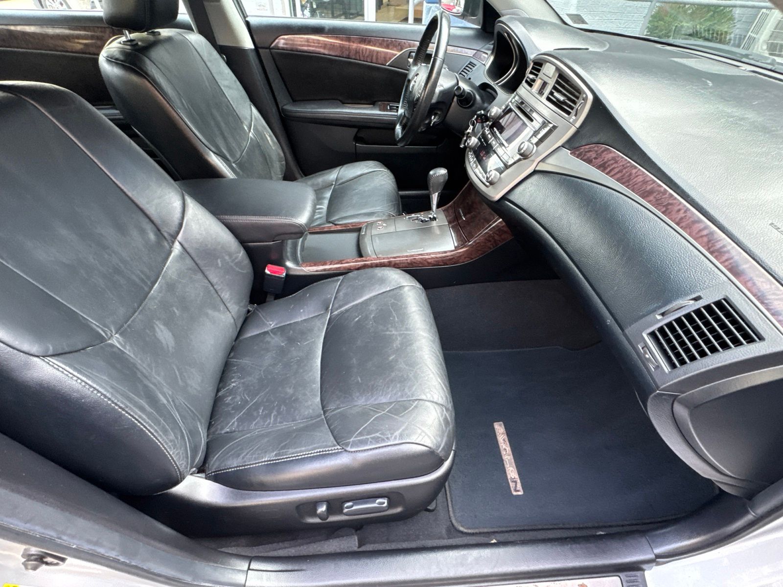 Used 2012 Classic Silver Metallic Toyota Base image 35