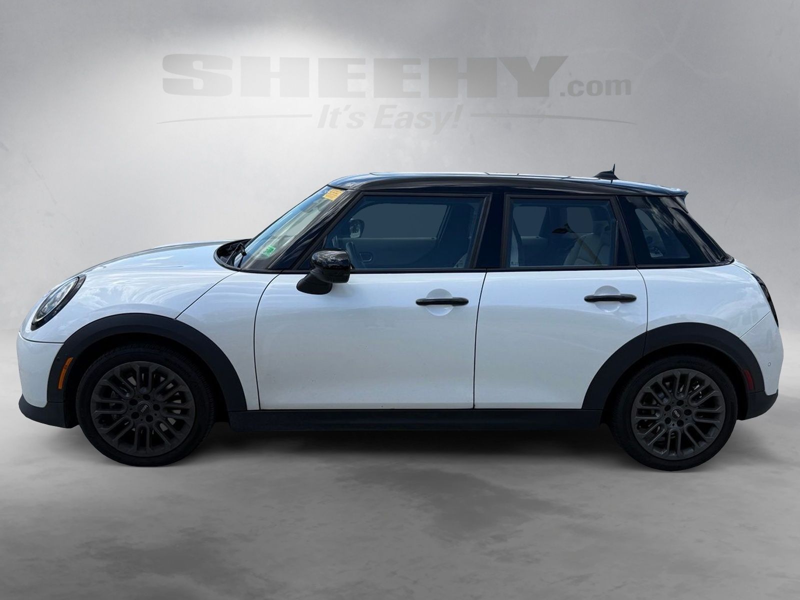 Used 2025 White MINI Iconic image 15