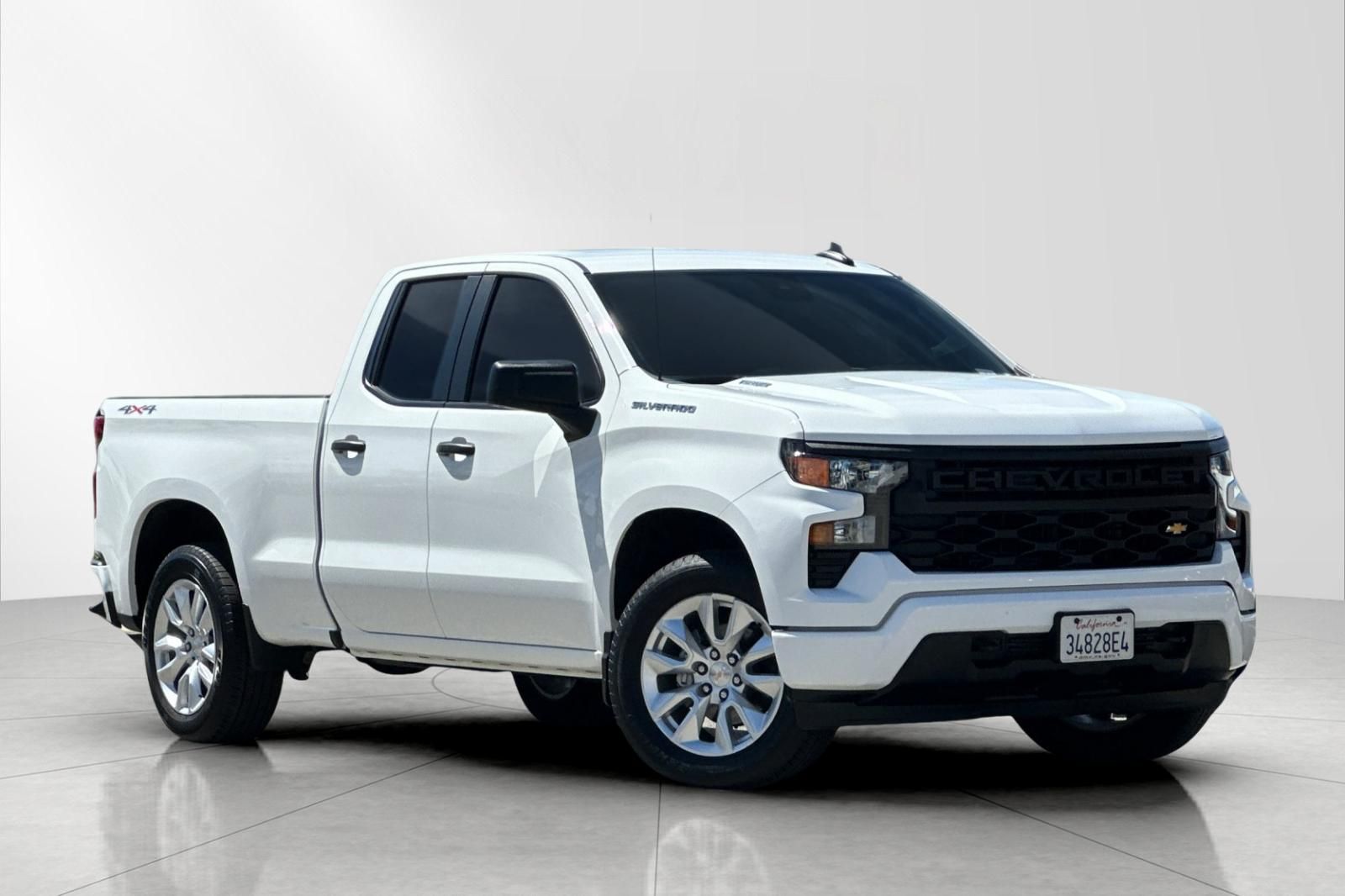 Summit White 2025 Chevrolet Silverado 1500 Pickup Truck Four-Wheel Drive 8-Speed Automatic