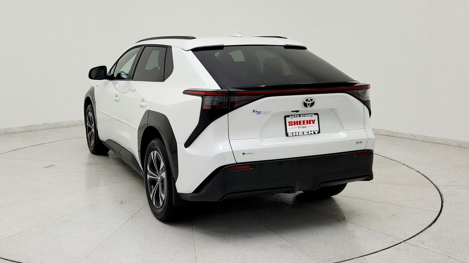 Used 2024 Beige Toyota XLE image 5