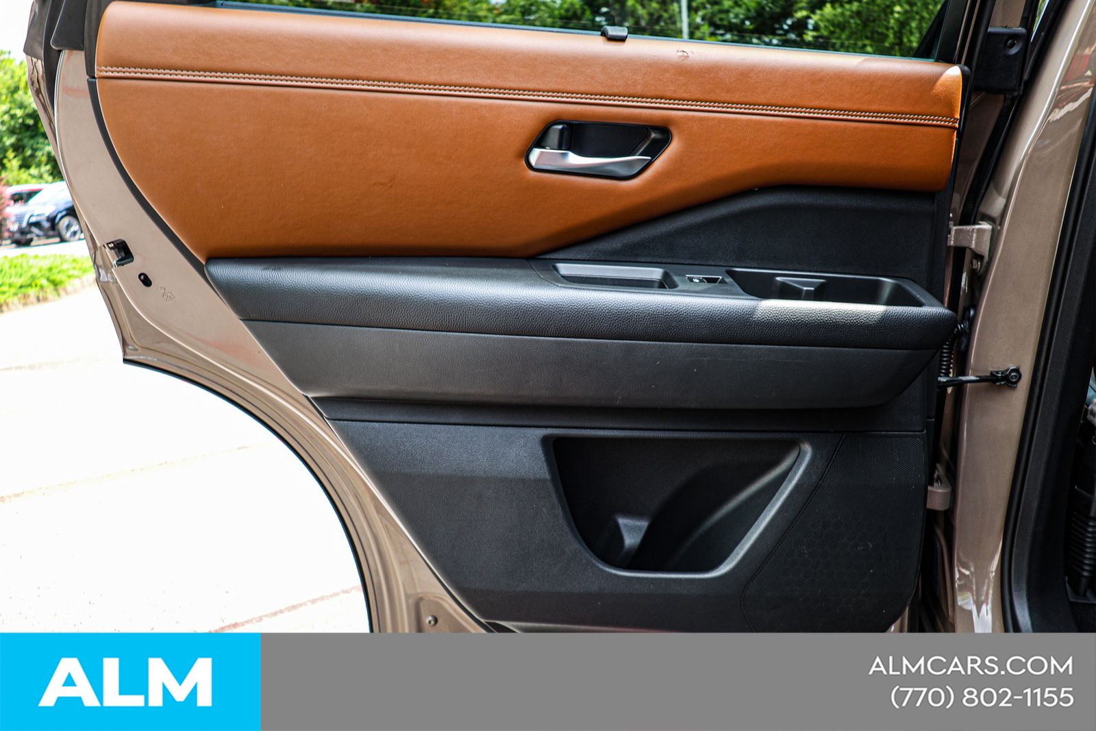 Used 2023 Beige Nissan Platinum image 44