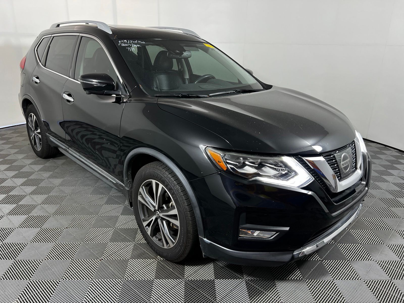Thumbnail: 2017 Nissan Rogue - 3