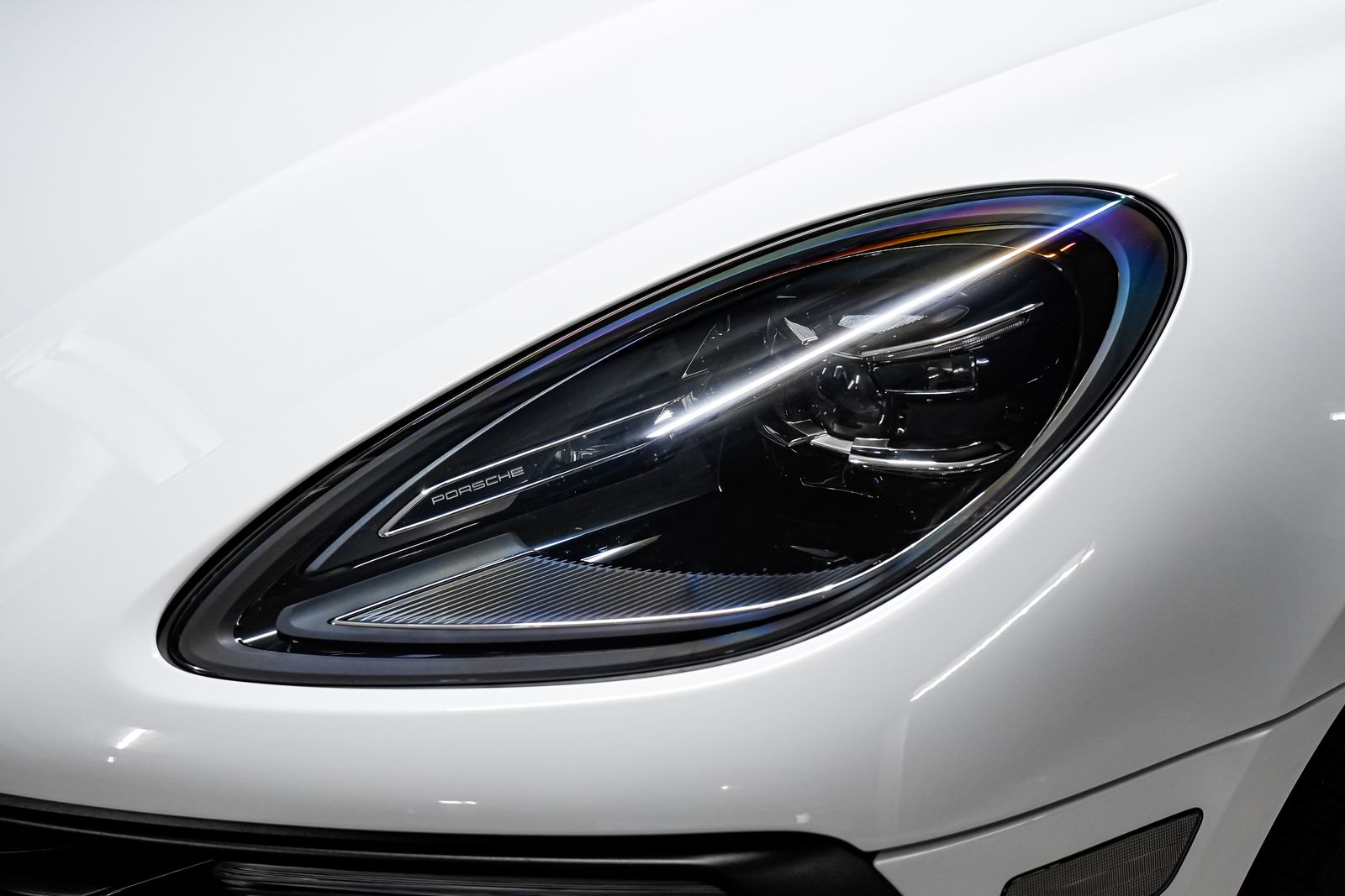 2024 Porsche Macan S — photo 41
