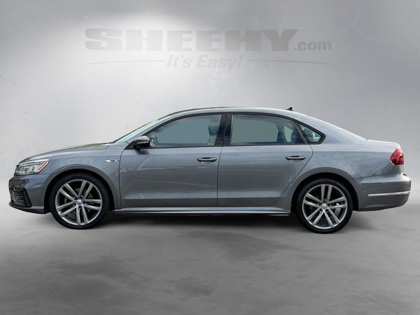 Used 2018 Gray Volkswagen 2.0T R-Line image 13