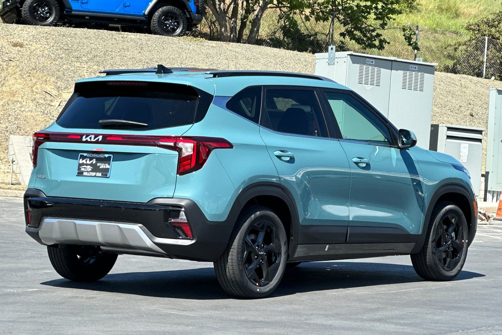 View vehicle photo 4