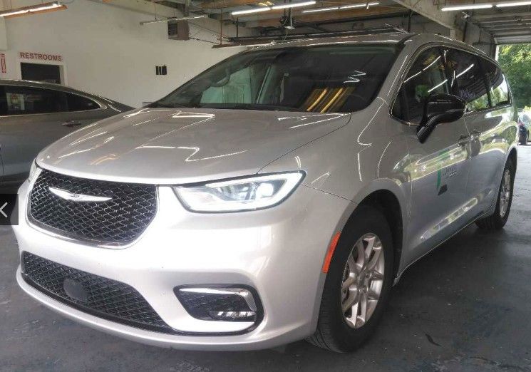 Silver 2024 Chrysler Pacifica Minivan Front-Wheel Drive 9-Speed Automatic