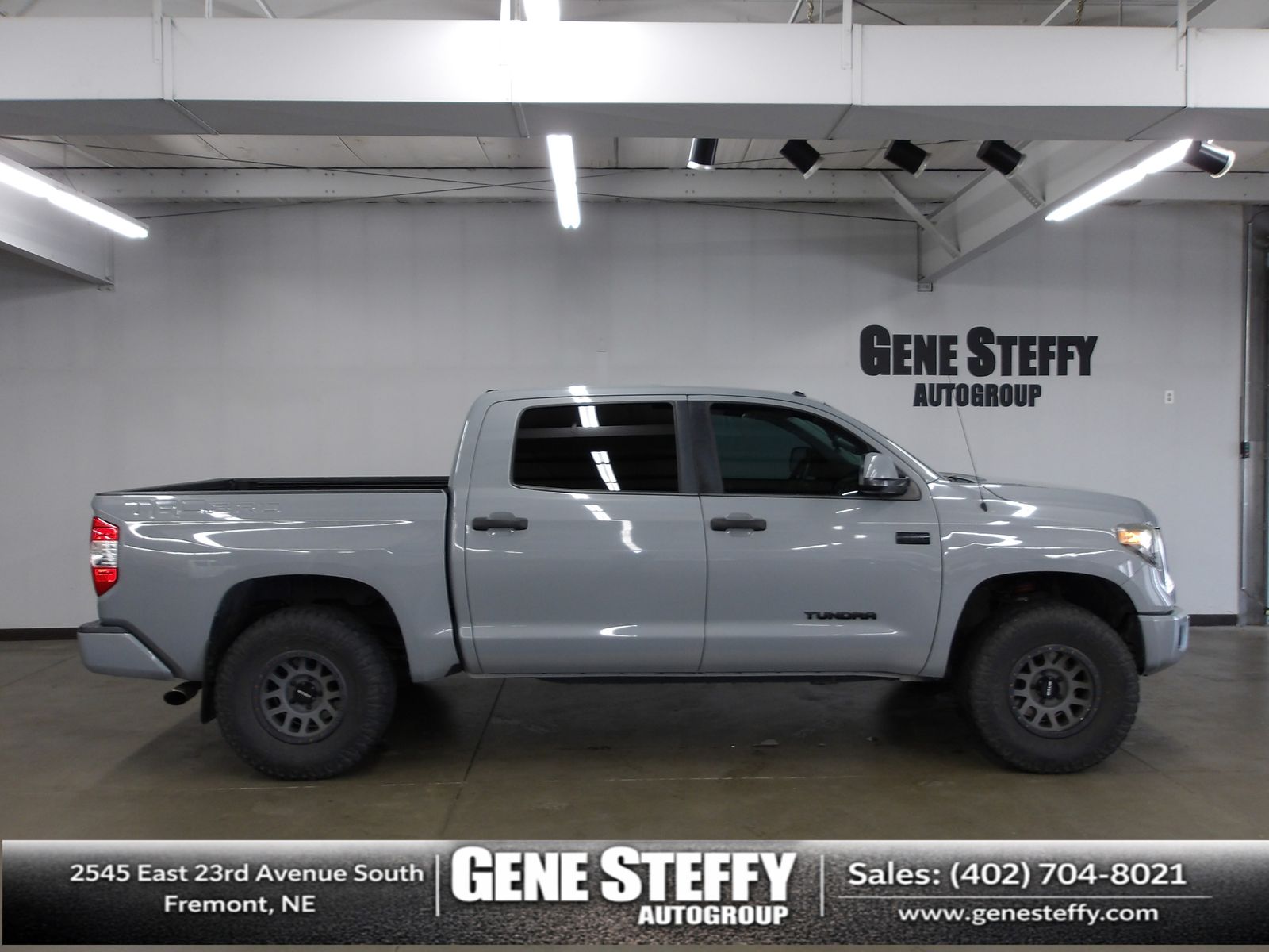 Cement 2017 Toyota Tundra Pickup Truck Four-Wheel Drive 6-Speed Automatic Overdrive