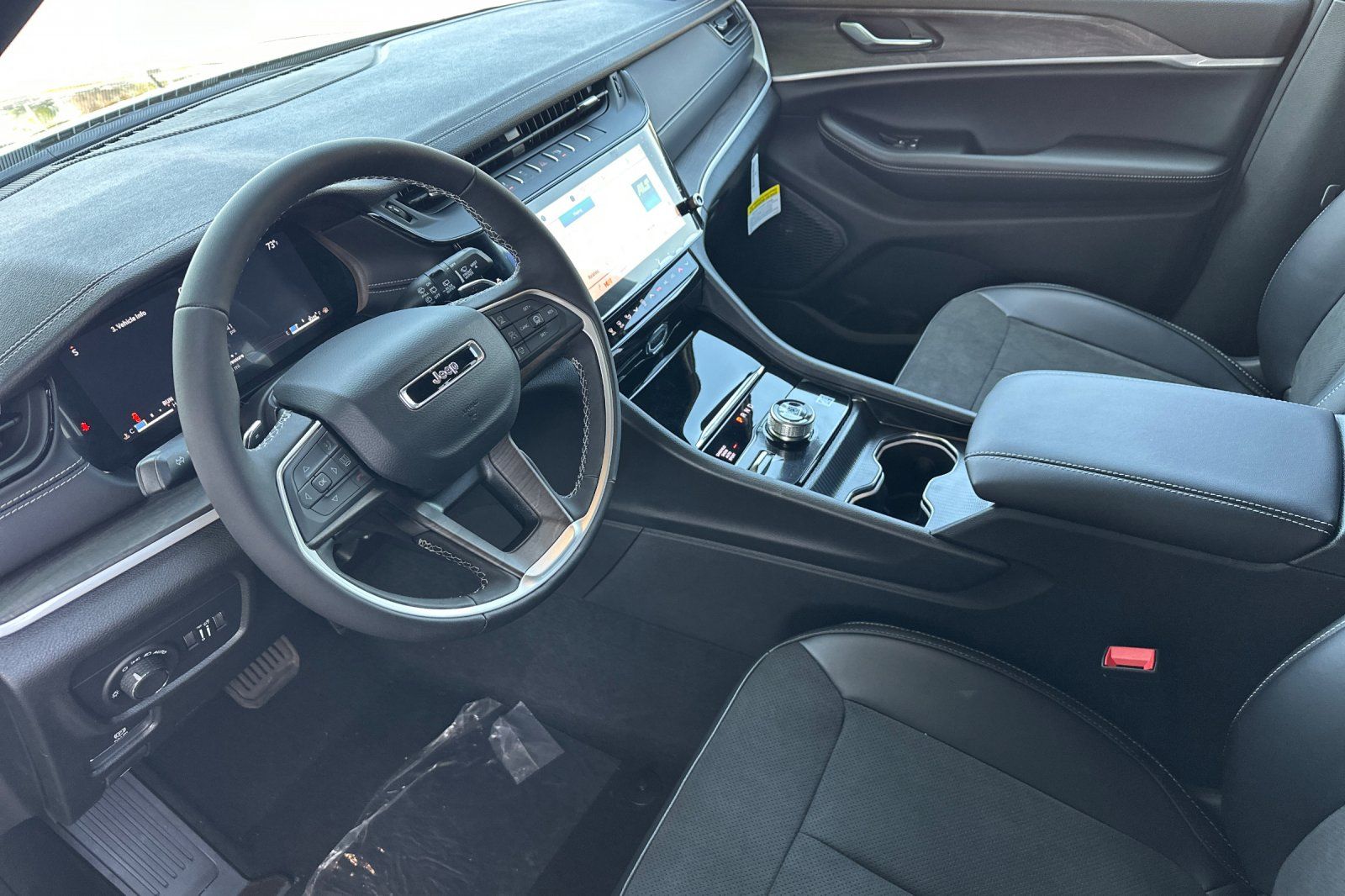 View vehicle photo 7