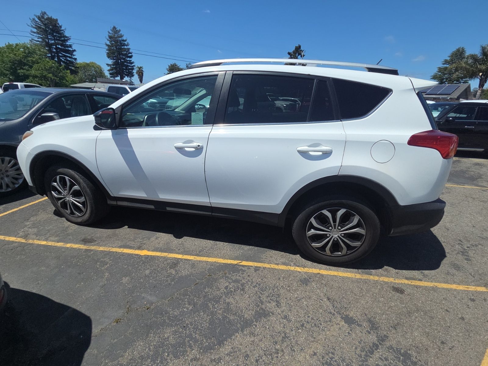 Super White 2013 Toyota RAV4 LE SUV / Crossover Front-Wheel Drive 6-Speed Automatic